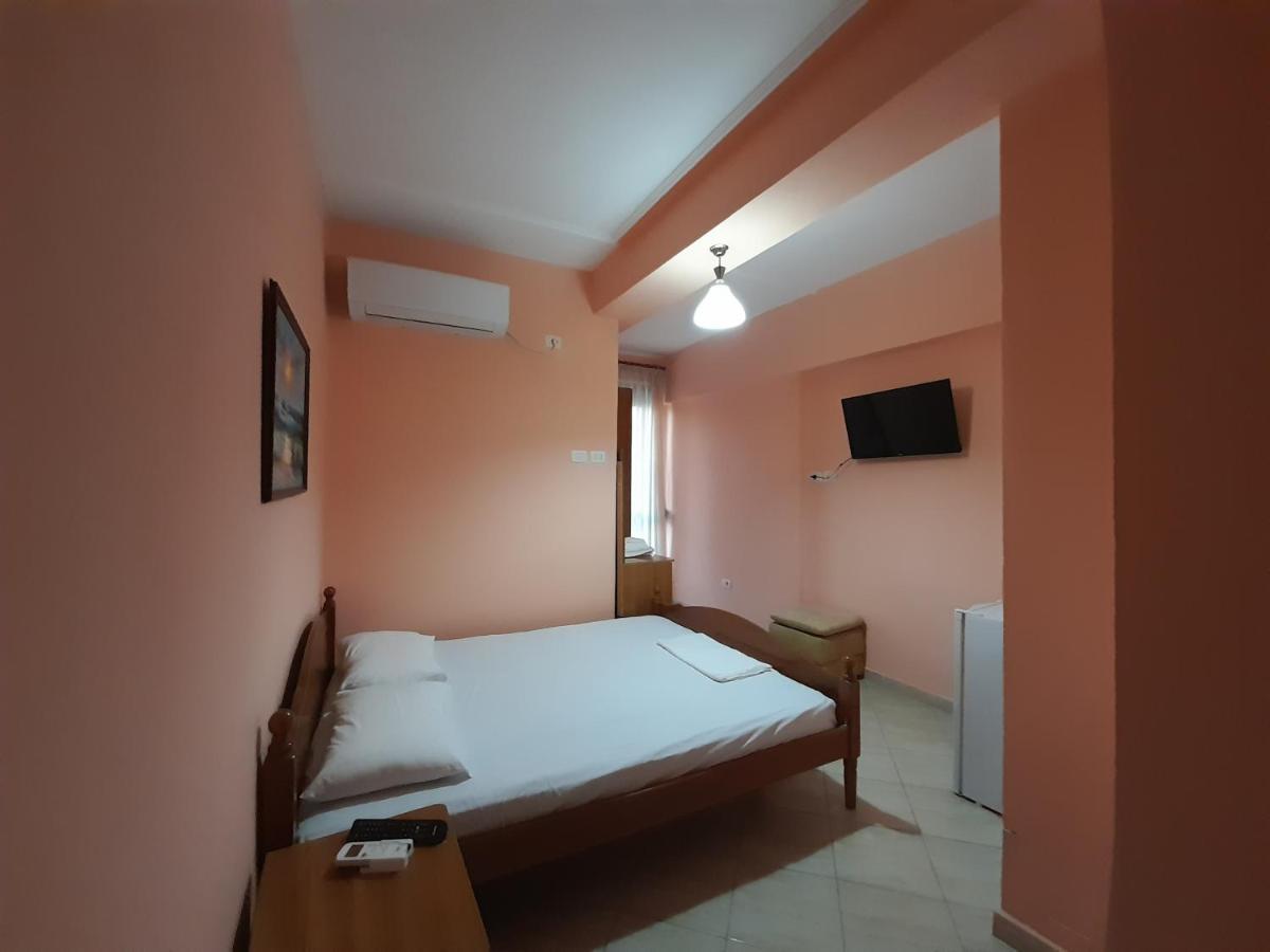 Hotel Rossi Vlore Bagian luar foto