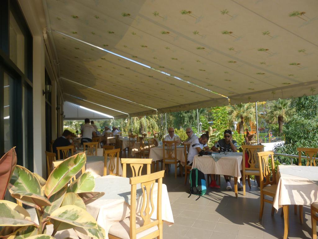 Hotel Rossi Vlore Bagian luar foto